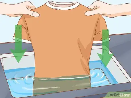 Imagen titulada Stretch a Polyester Shirt Step 3