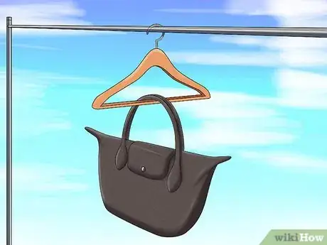 Imagen titulada Wash a Longchamp Bag Step 3