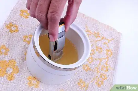 Imagen titulada Remove Paint from Metal and Plastic Models with Dettol Step 15