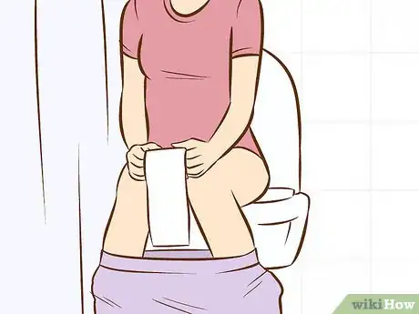Imagen titulada Not Be Afraid the First Time You Use a Tampon Step 12