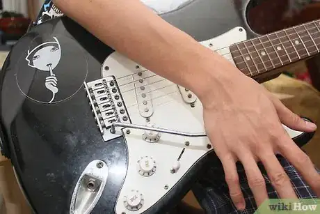 Imagen titulada Use a Guitar Whammy Bar Step 5