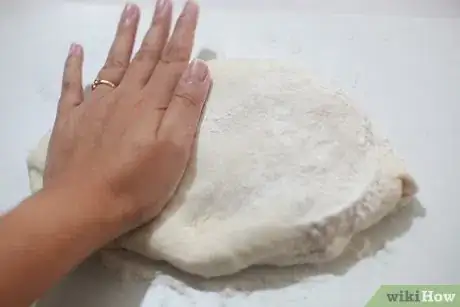 Imagen titulada Make Cinnamon Roll Sticks Step 12