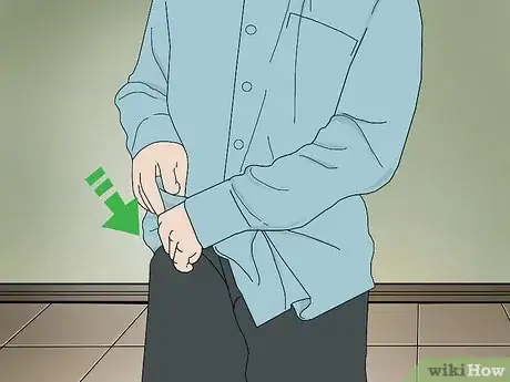 Imagen titulada Keep Dress Shirt from Riding Up Step 1