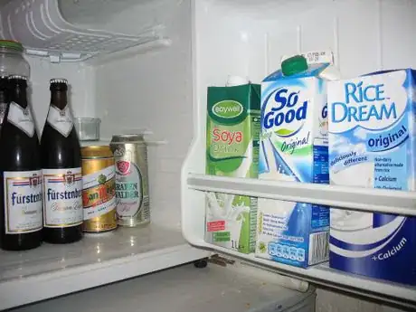 Imagen titulada Ricemilk_and_soymilk_in_fridge_flickr_user_milgrammer