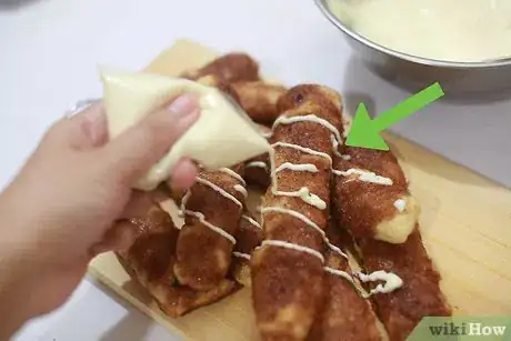 Imagen titulada Make Cinnamon Roll Sticks Step 25