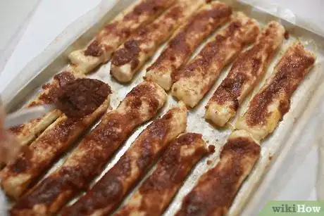 Imagen titulada Make Cinnamon Roll Sticks Step 18