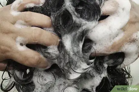 Imagen titulada Wash Your Hair According to Your Hair Texture and Type Intro