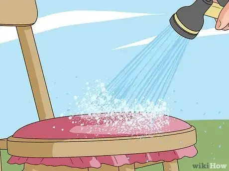 Imagen titulada Clean Bird Droppings off Canvas Furniture Step 8