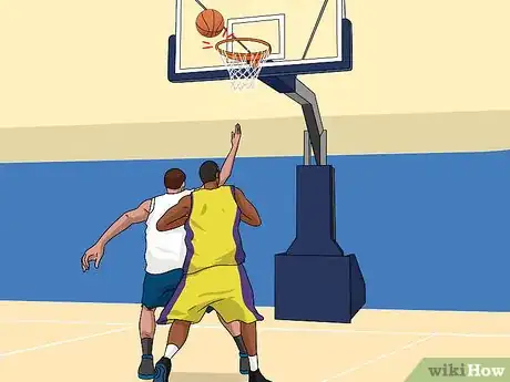 Imagen titulada Rebound in Basketball Step 9