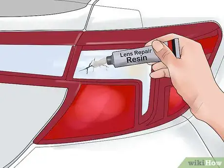 Imagen titulada Fix Car Tail Lights Step 7