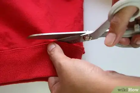 Imagen titulada Cut a Sweatshirt Step 2Bullet1