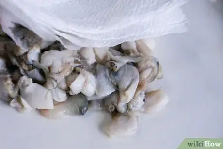 Imagen titulada Clean a Razor Clam Step 18