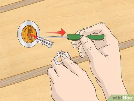 Imagen titulada Remove a Broken Key Step 6