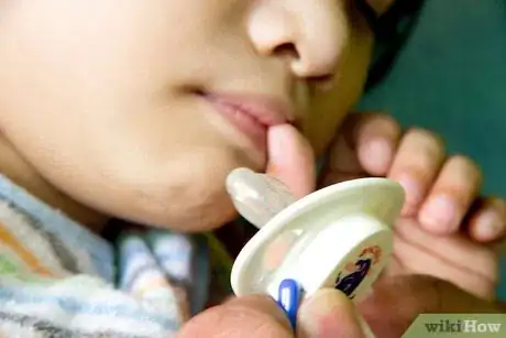 Imagen titulada Get a Baby to Take a Pacifier Instead of Thumb Sucking Step 2