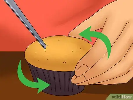 Imagen titulada Add Filling to a Cupcake Step 9