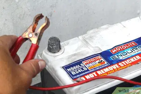 Imagen titulada Hook Up a Battery Charger Step 20