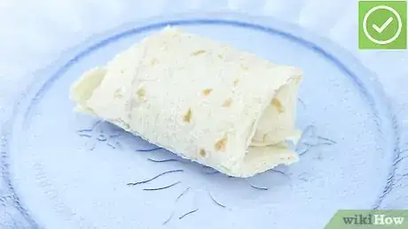 Imagen titulada Fold a Tortilla Step 11