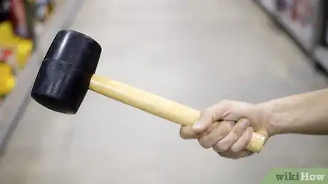 Imagen titulada Use a Hammer Safely Step 12