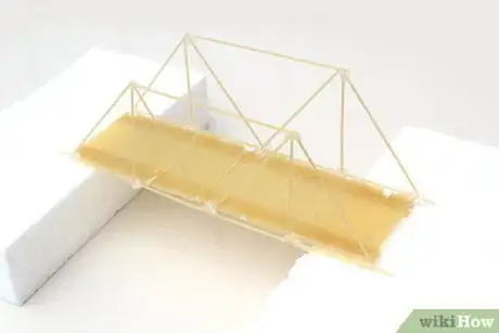 Imagen titulada Build a Spaghetti Bridge Step 9