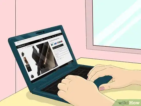 Imagen titulada Know if a Versace Bag Is Real Step 5