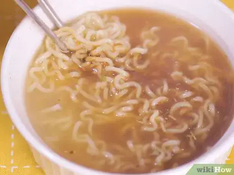 Imagen titulada Make Ramen Noodles in the Microwave Step 5