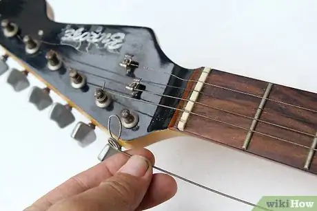Imagen titulada Decorate a Guitar Step 8