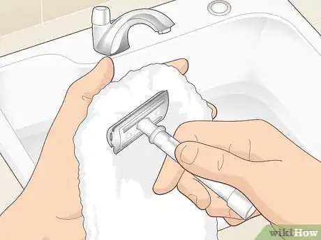 Imagen titulada Dry a Safety Razor Step 1