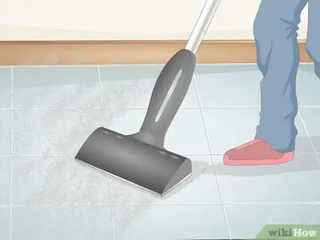 Imagen titulada Apply Tile Sealer Step 6
