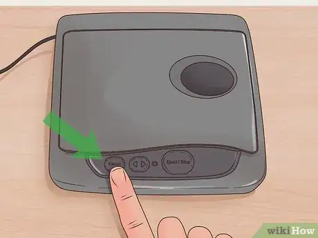 Imagen titulada Clean VHS Tapes Step 2