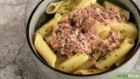 Imagen titulada Cook Canned Tuna Step 2