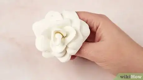 Imagen titulada Decorate with Fondant Step 8