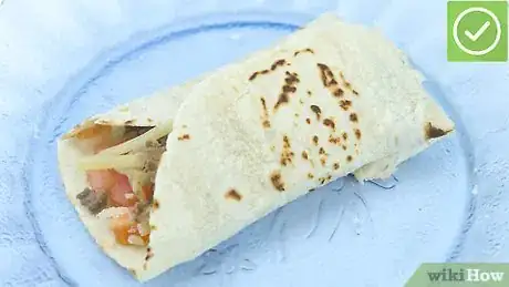 Imagen titulada Fold a Tortilla Step 18