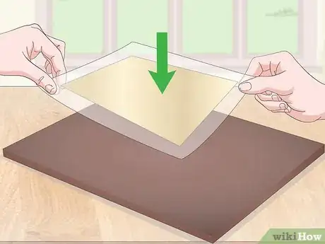Imagen titulada Apply Gold Leaf to Canvas Step 10