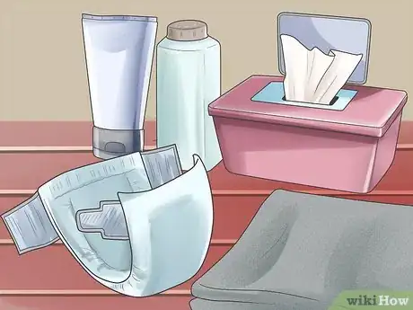 Imagen titulada Identify and Change a Soiled Diaper Step 3