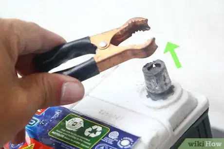 Imagen titulada Hook Up a Battery Charger Step 19