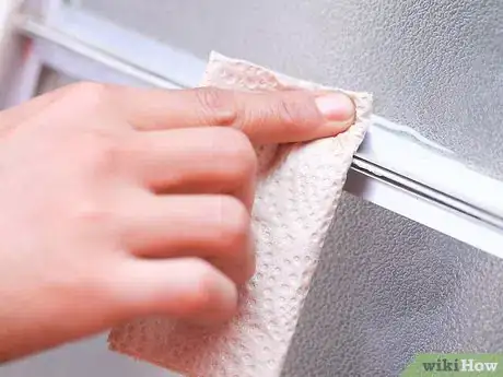 Imagen titulada Clean Glue from Windows Step 9