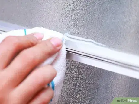 Imagen titulada Clean Glue from Windows Step 8