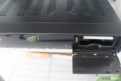 Imagen titulada Connect Cables and Components to a Flat Screen Tv Step 8