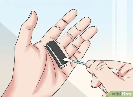 Imagen titulada Clean a Fitbit Step 3