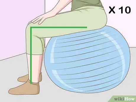 Imagen titulada Use an Exercise Ball for Beginners Step 4