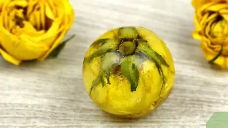 Imagen titulada Preserve Roses in Resin Step 22