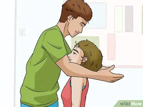 Imagen titulada Hug a Girl Who Is Shorter Than You Step 5