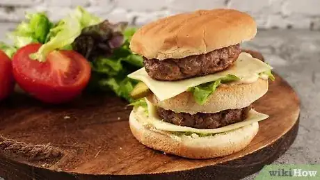 Imagen titulada Make a McDonald's Big Mac Step 11