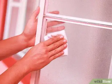 Imagen titulada Clean Glue from Windows Step 1