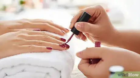 Imagen titulada Keep Your Nails Healthy Step 14
