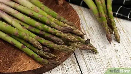 Imagen titulada Eat Asparagus Step 1