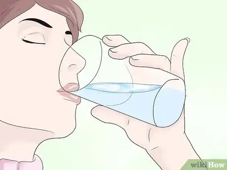 Imagen titulada Get Rid of Painful Cracked Lips Step 1