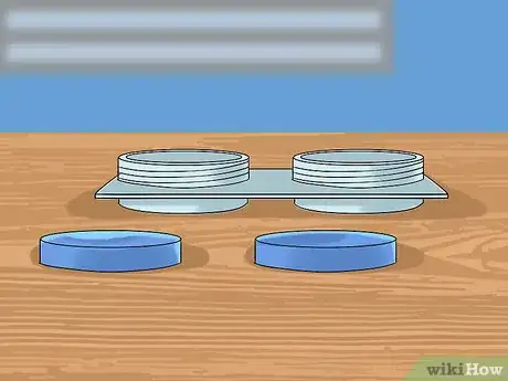 Imagen titulada Put in Colour Contacts Step 2