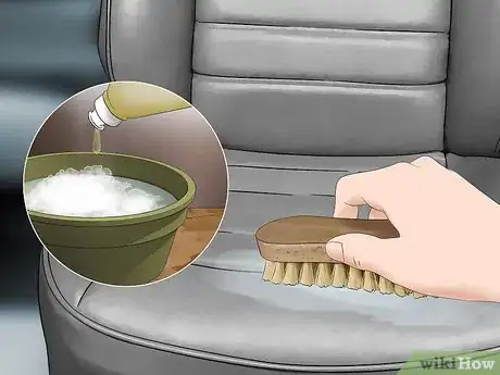 Imagen titulada Clean Vinyl Seats Step 5