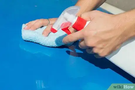 Imagen titulada Clean Car Plastic Step 6